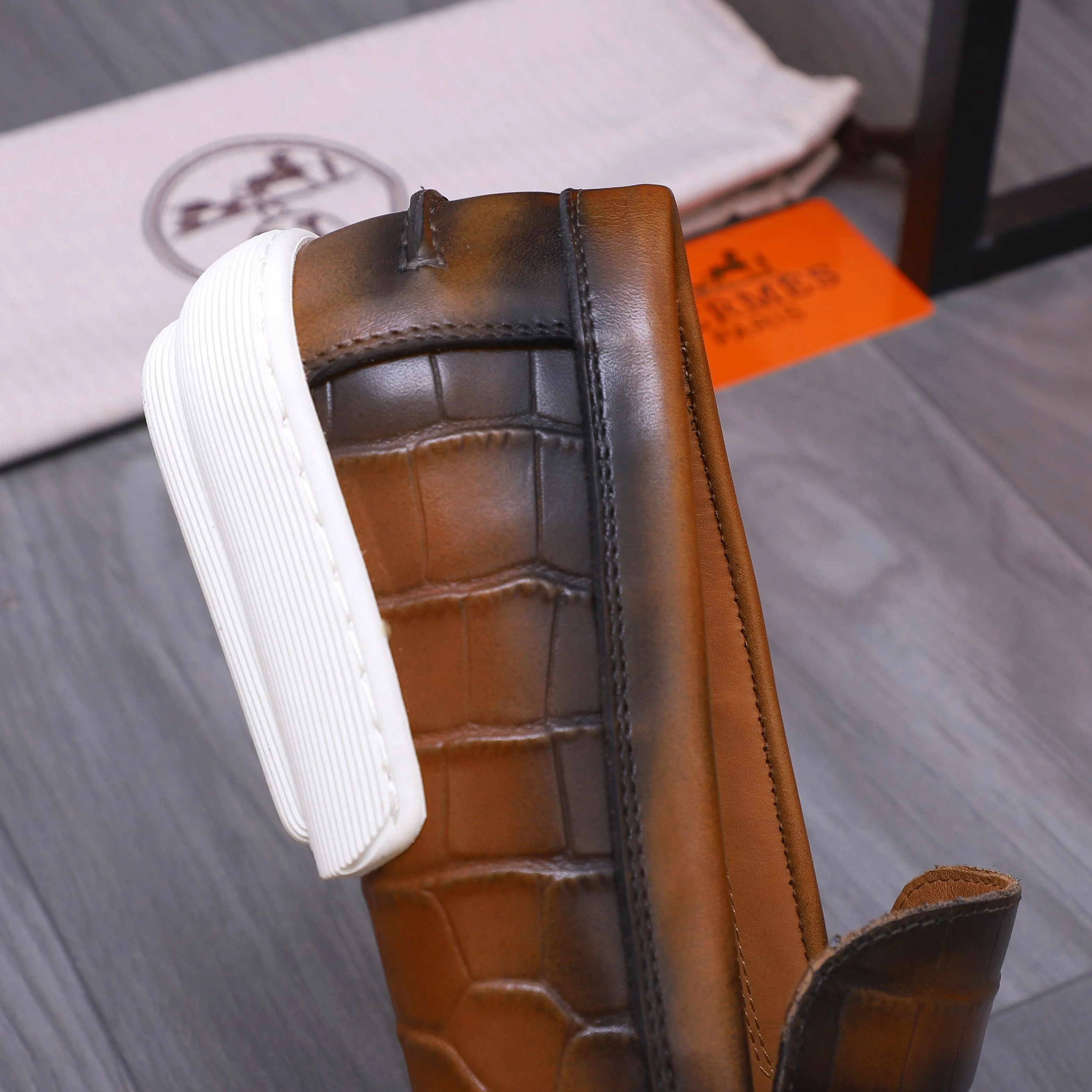 Men's shoes 💰500 Product trademark: HERMES "Hermes" casual slip-on leather shoes Regular size: 38-46 (45.46 custom-made, non-returnable) Product materials: Selected high-quality color-brushed stone grain cowhide upper, cowhide lining, original outsole